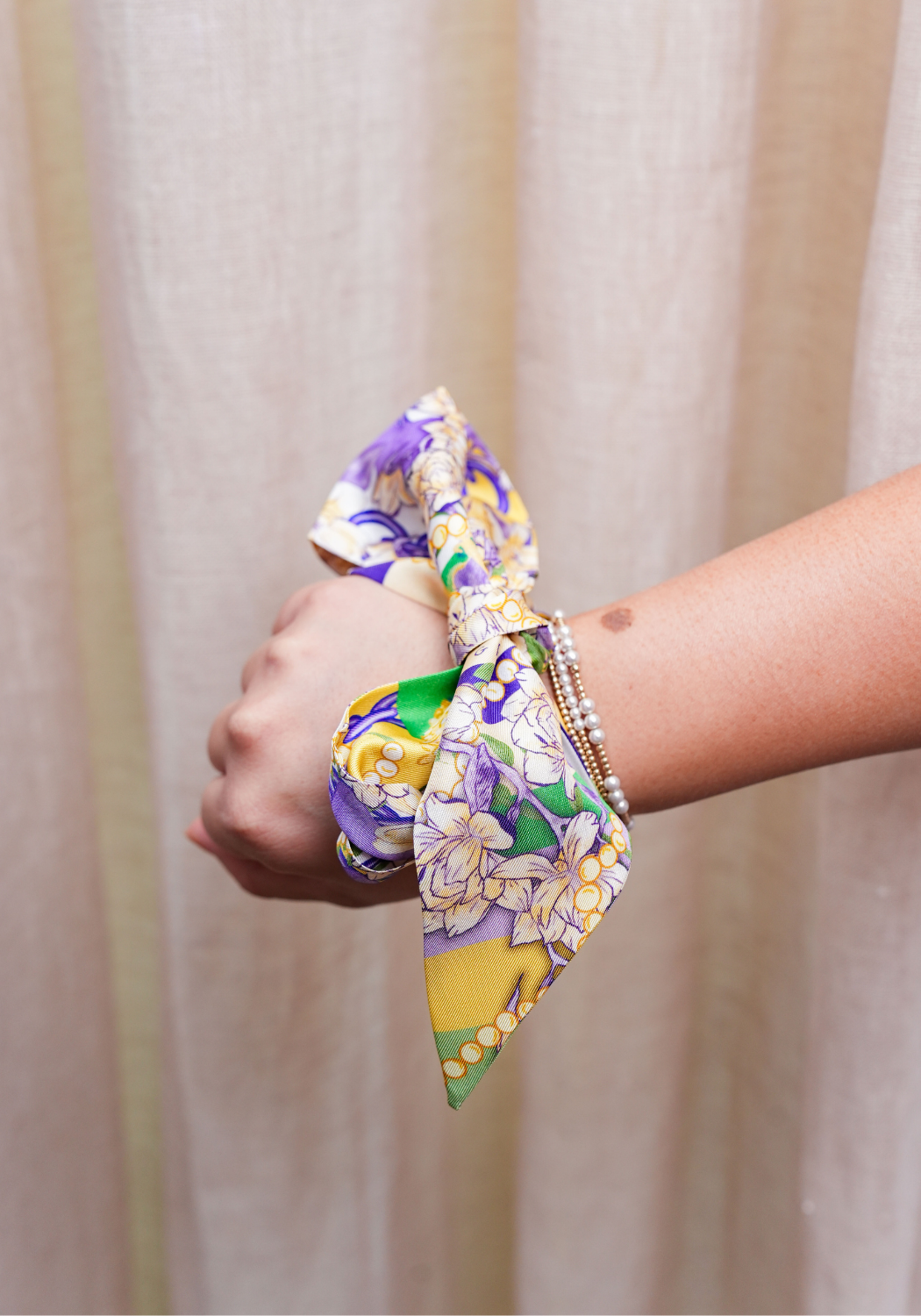 Mardi Party Heirloom Scarflette