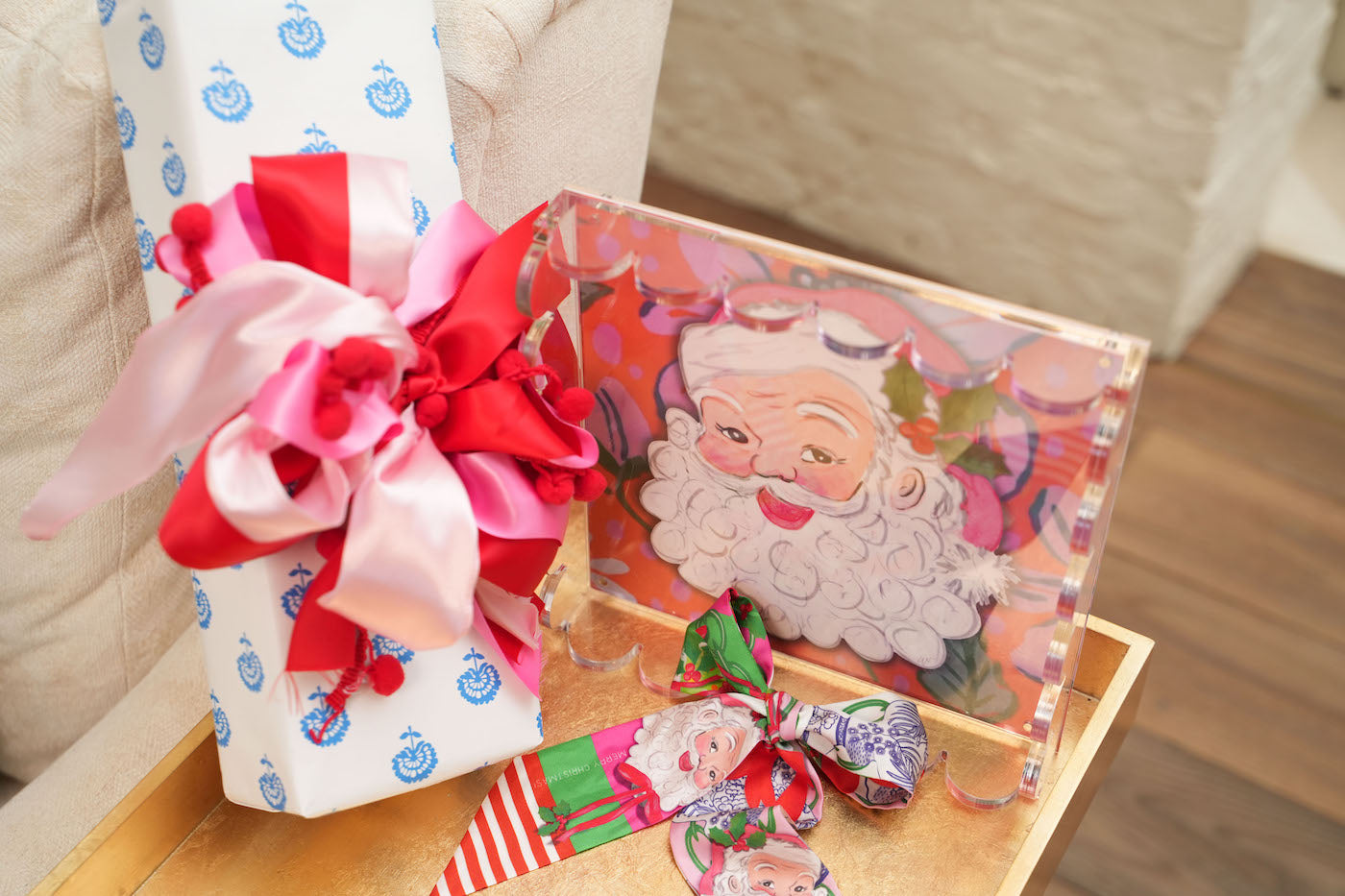 Sassy Santa Scalloped Tray
